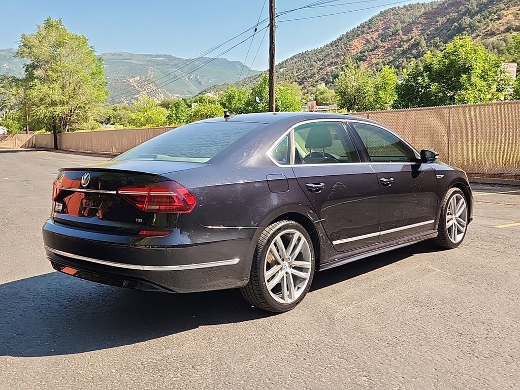 2019 Volkswagen Passat 2.0T SE R-Line photo 3
