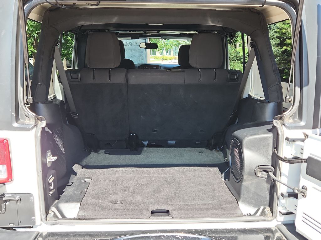 2014 Jeep Wrangler Unlimited Sahara - Photo 12