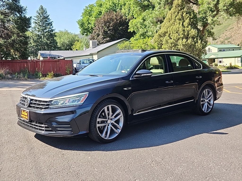 2019 Volkswagen Passat 2.0T SE R-Line photo 4