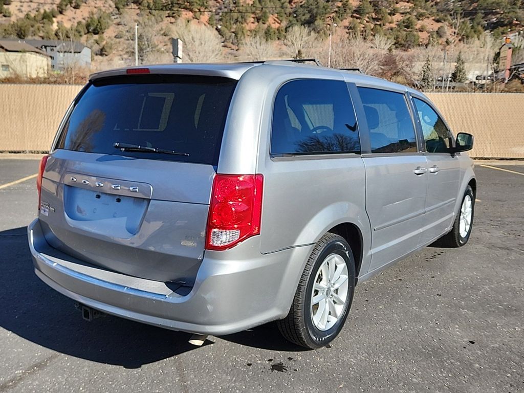 2014 Dodge Grand Caravan SXT photo 3