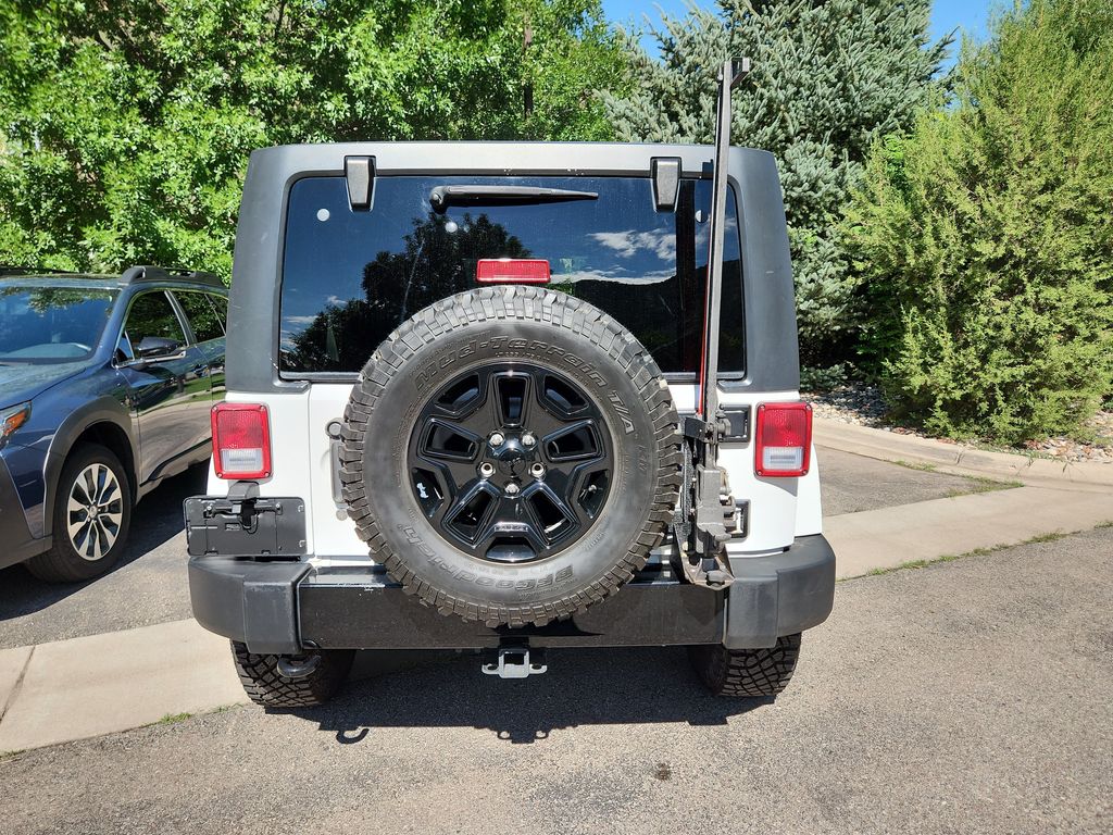 2014 Jeep Wrangler Unlimited Sahara - Photo 11