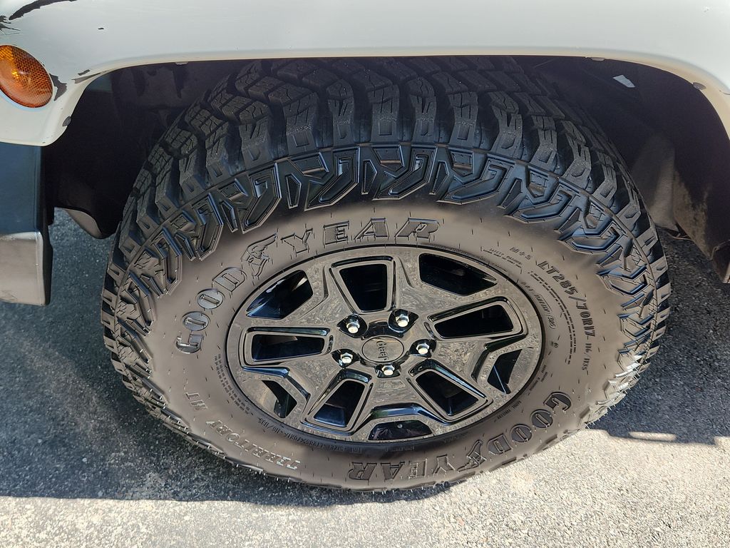 2014 Jeep Wrangler Unlimited Sahara - Photo 16