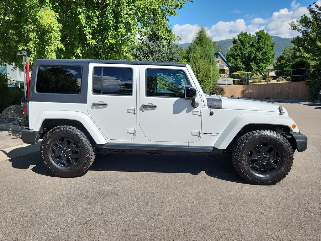 2014 Jeep Wrangler Unlimited Sahara - Photo 2