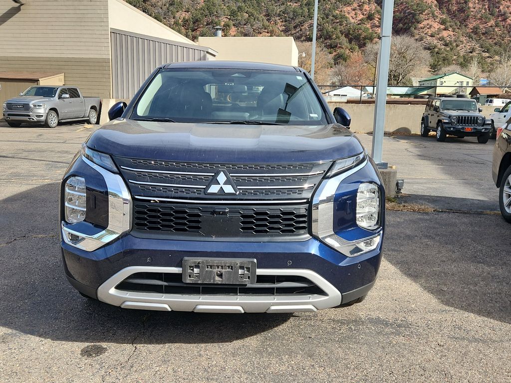2024 Mitsubishi Outlander SE photo 3
