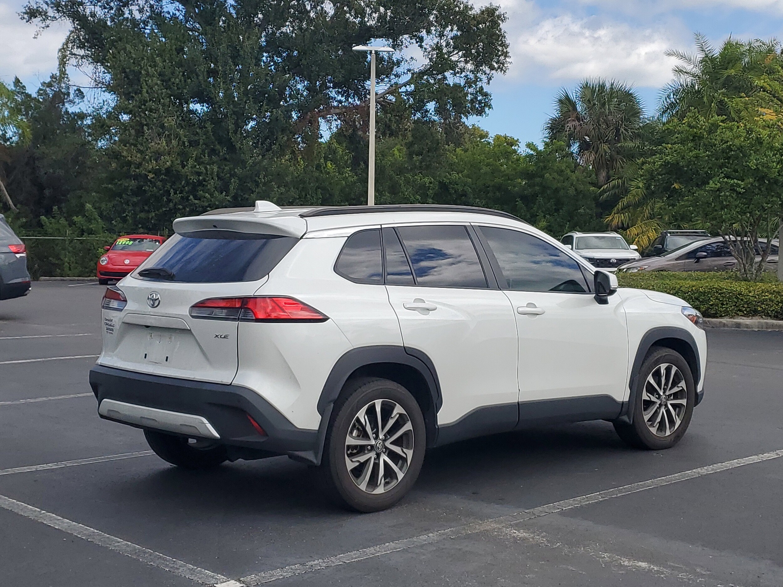 2024 Toyota Corolla Cross XLE photo 3