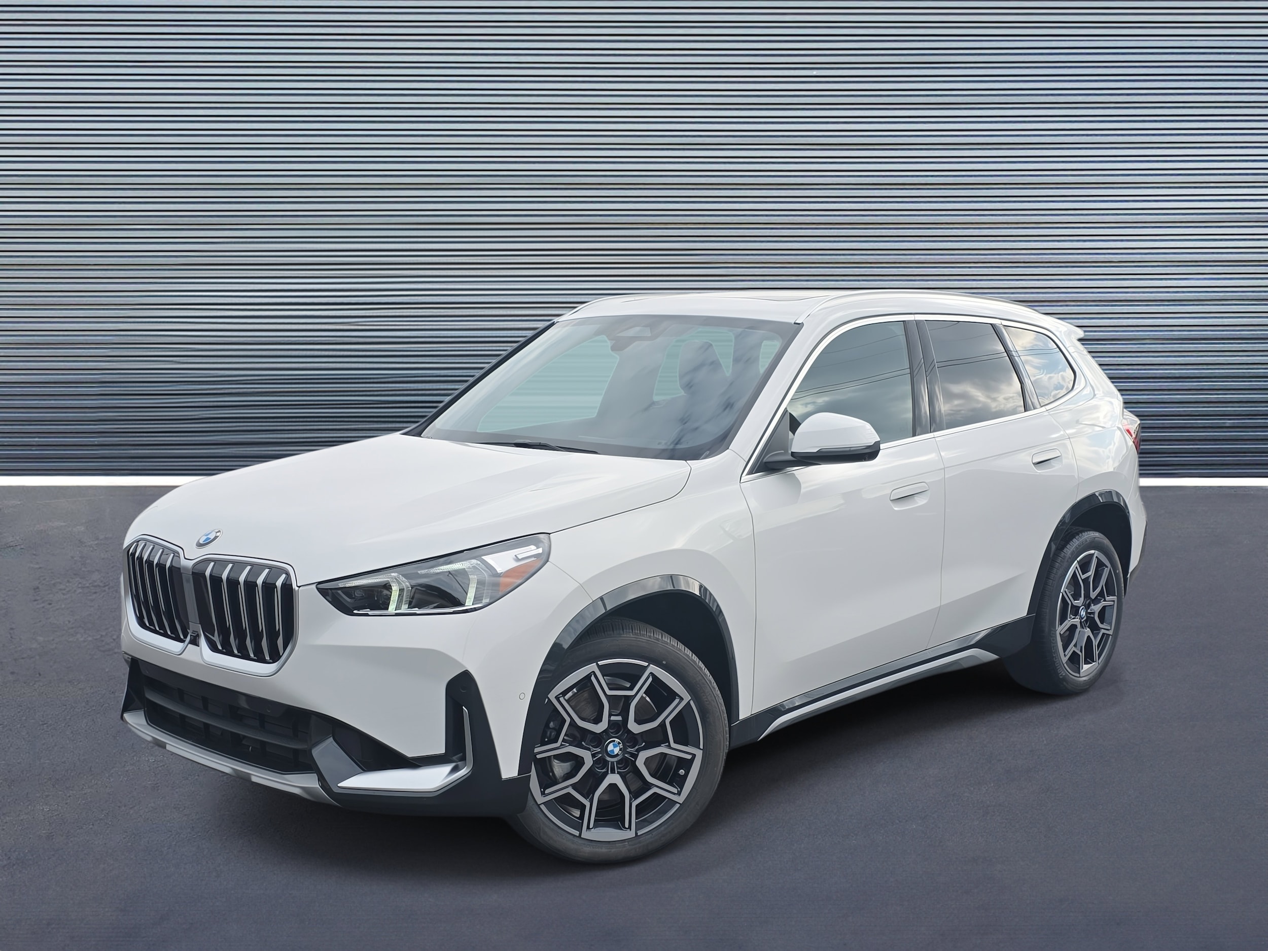 2026 BMW X1 28i's photo