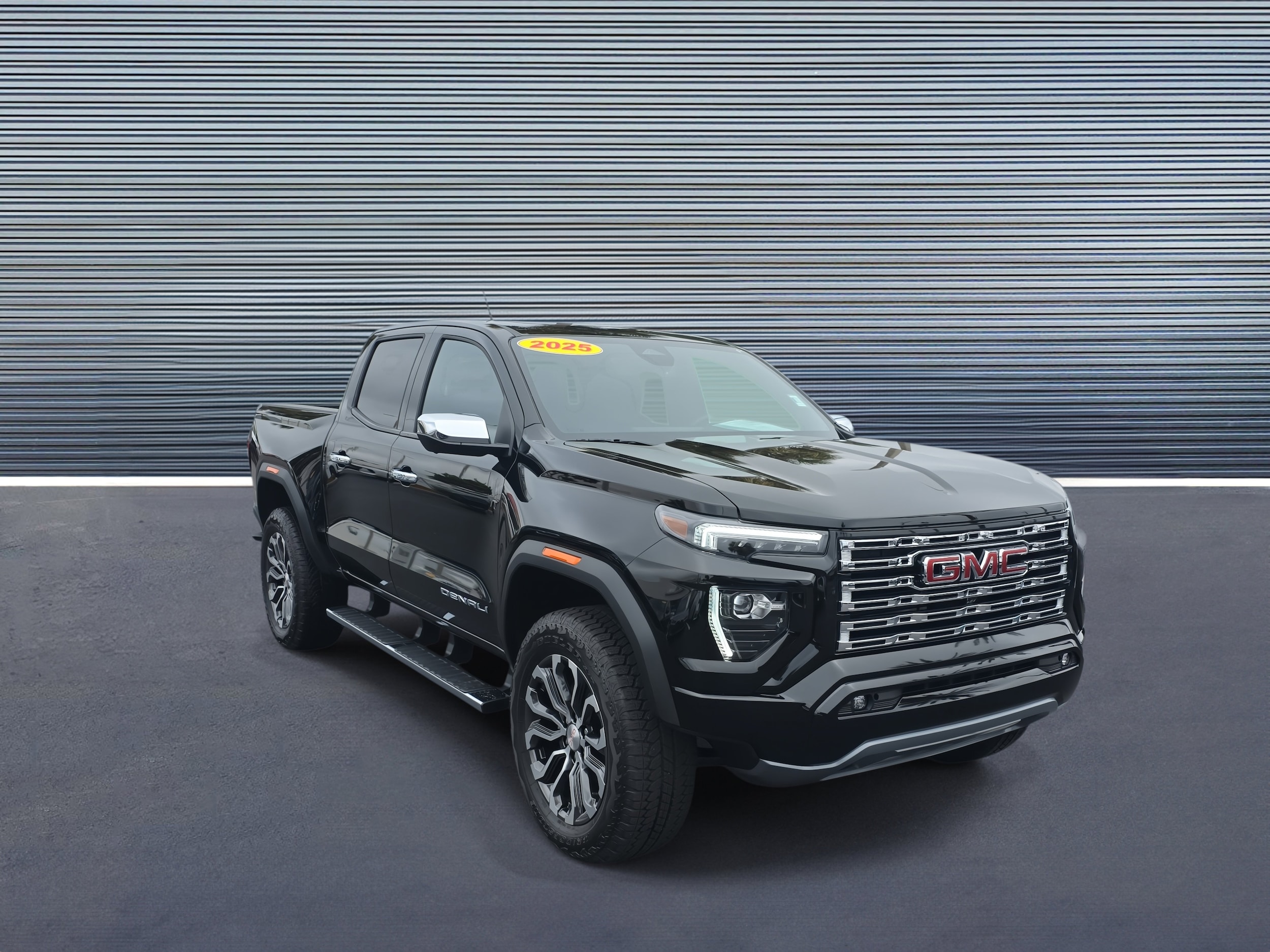 2025 Gmc Canyon Denali photo 2