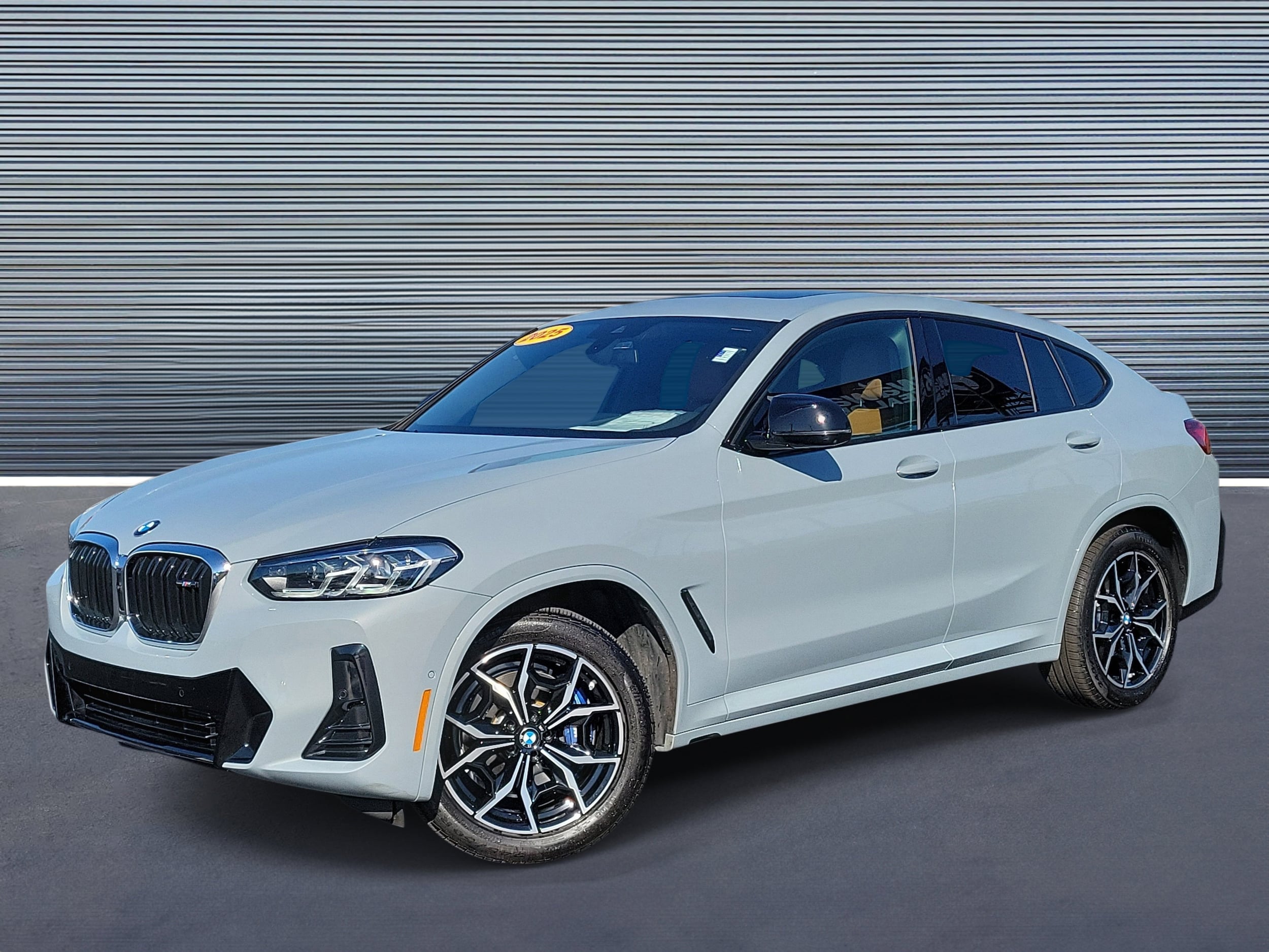 2025 BMW X4 M40i's photo