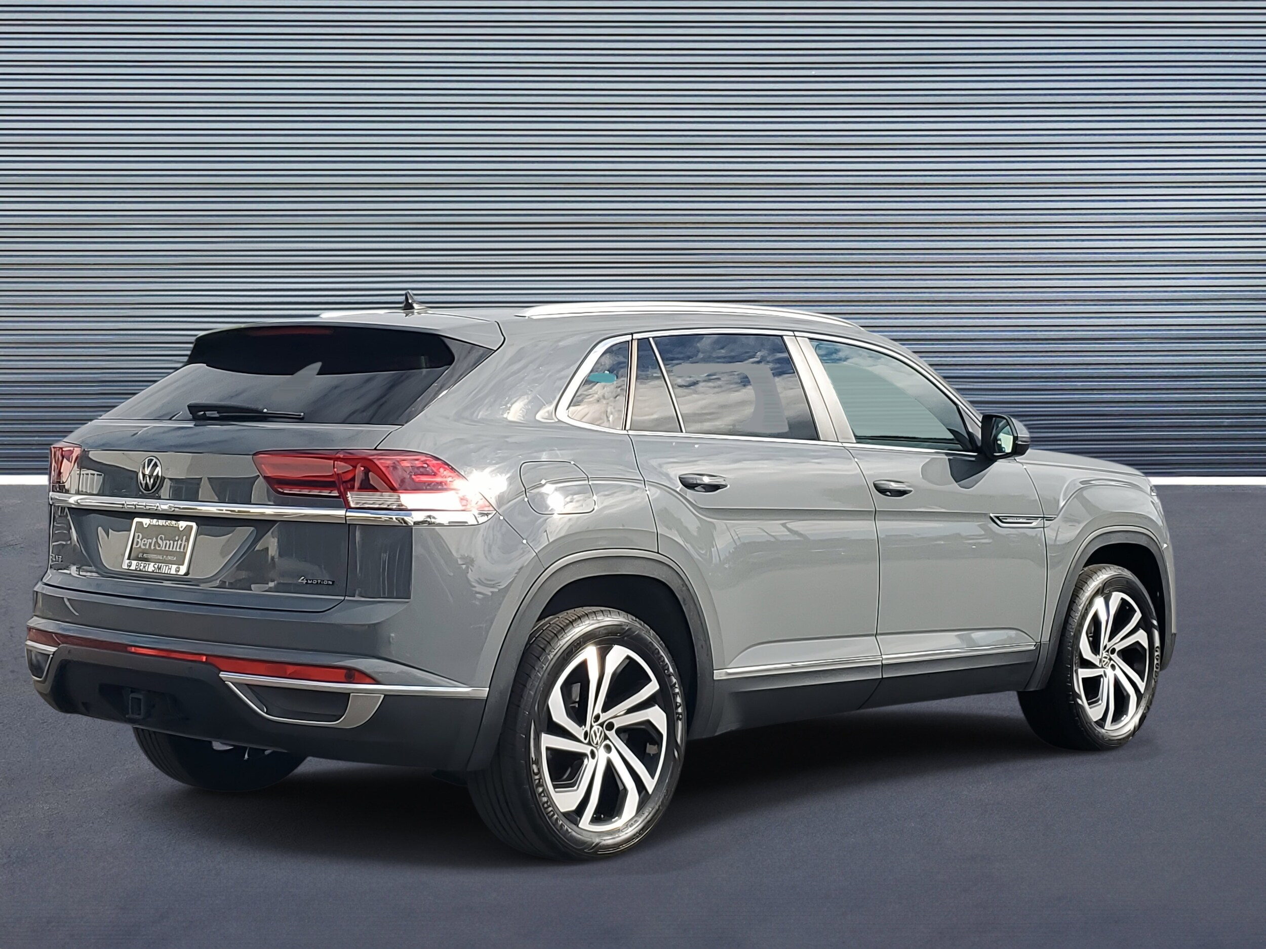 2023 Volkswagen Atlas SEL photo 2