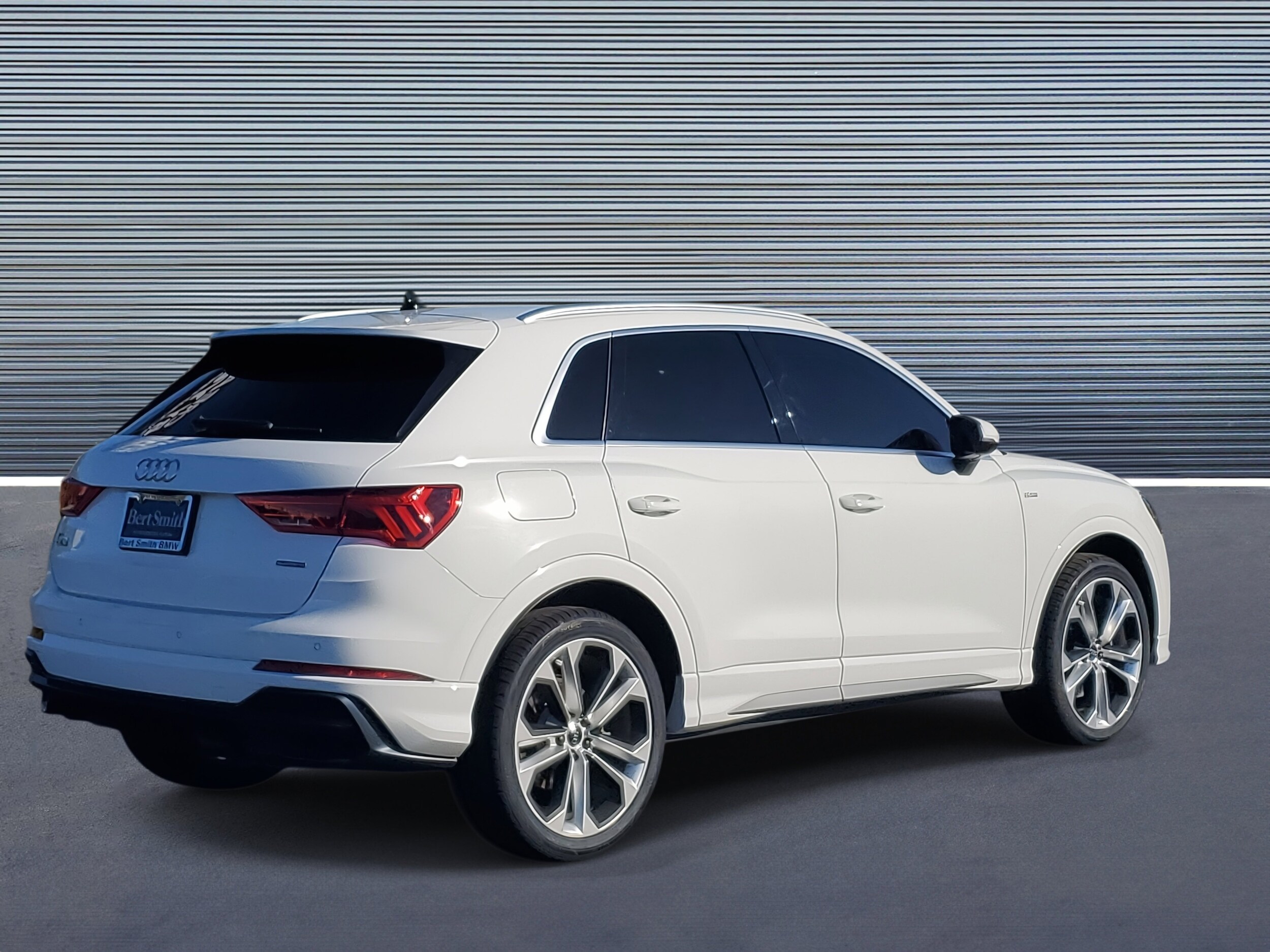 2020 Audi Q3 S line Premium Plus 45 TFSI photo 3