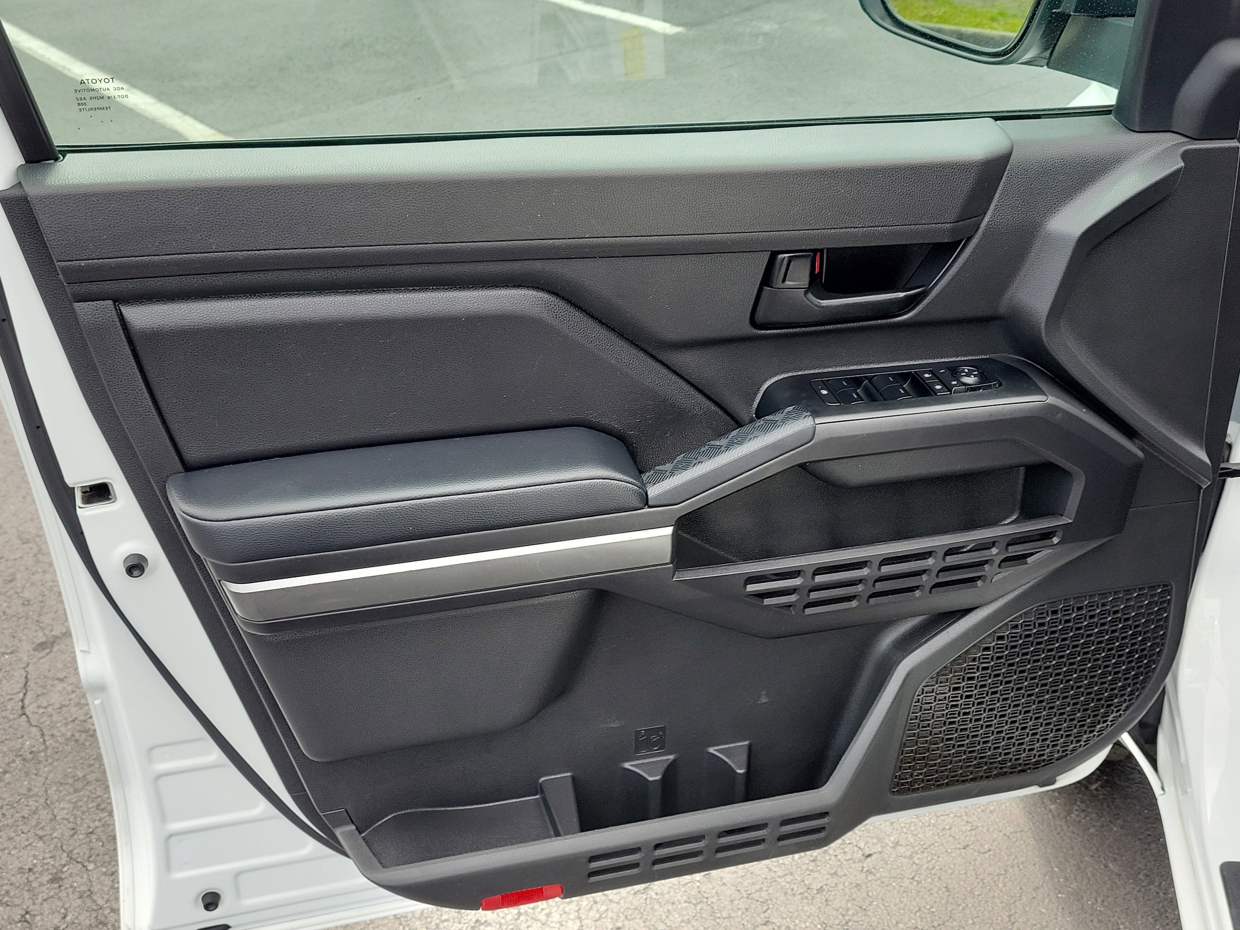 2024 Toyota Tacoma SR5 - Photo 16
