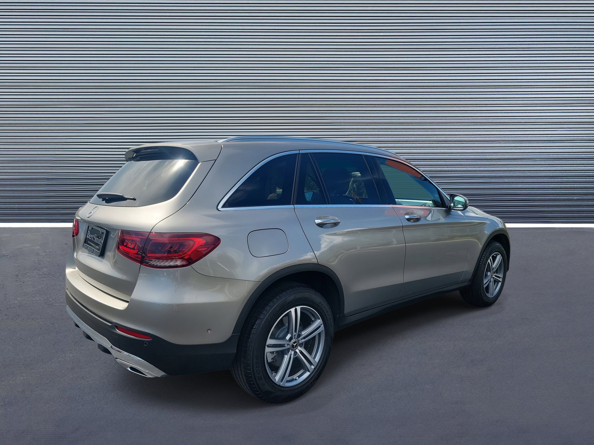 2022 Mercedes Benz GLC 300 photo 2