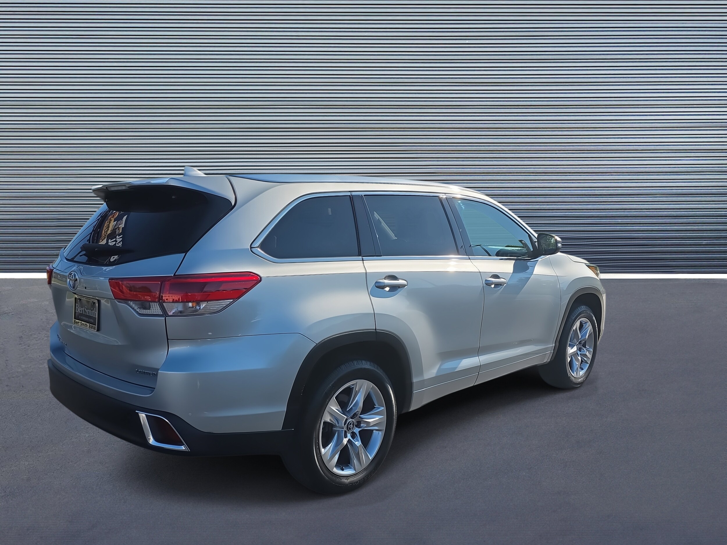 2019 Toyota Highlander Limited Platinum photo 3