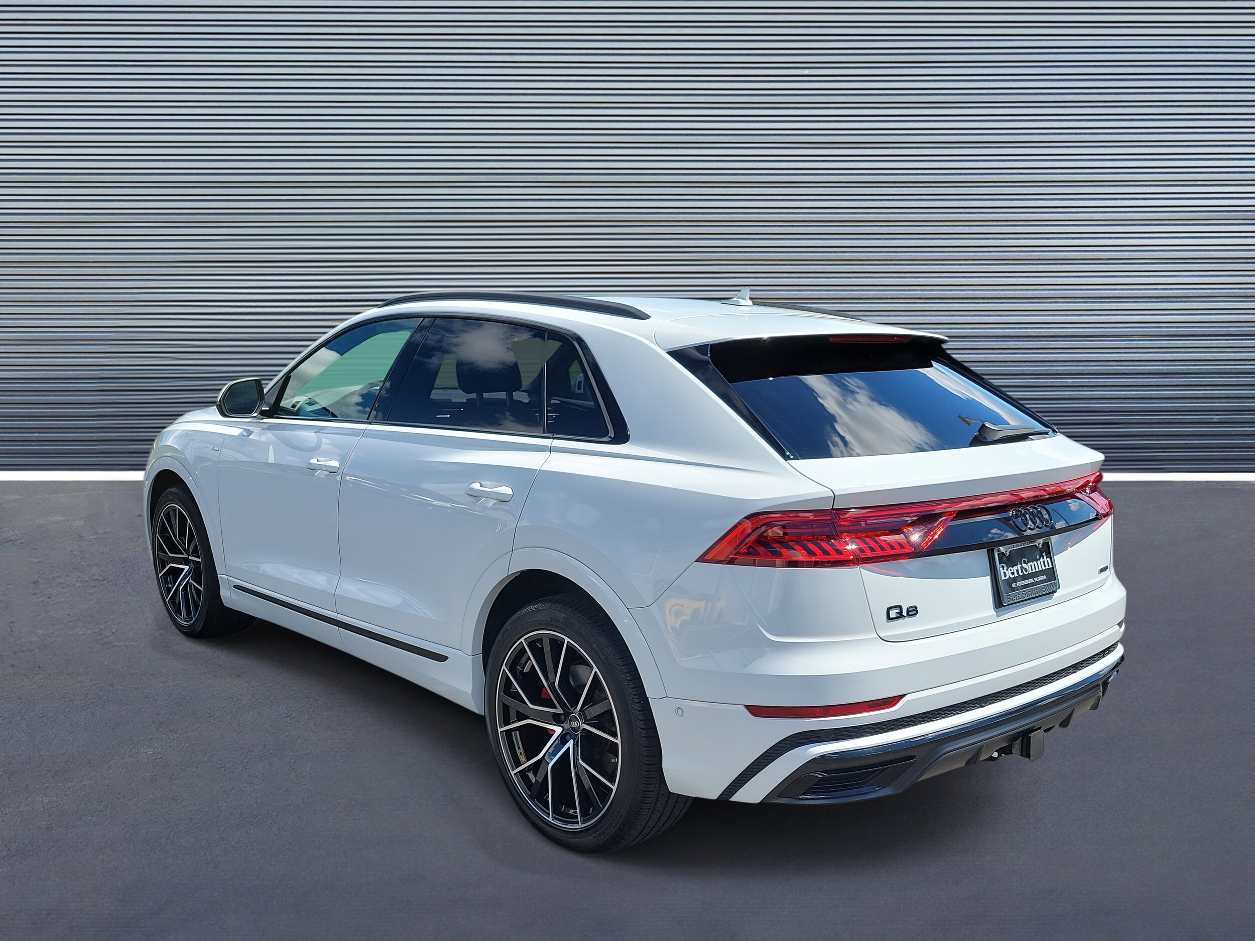 2023 Audi Q8 Prestige 55 photo 3