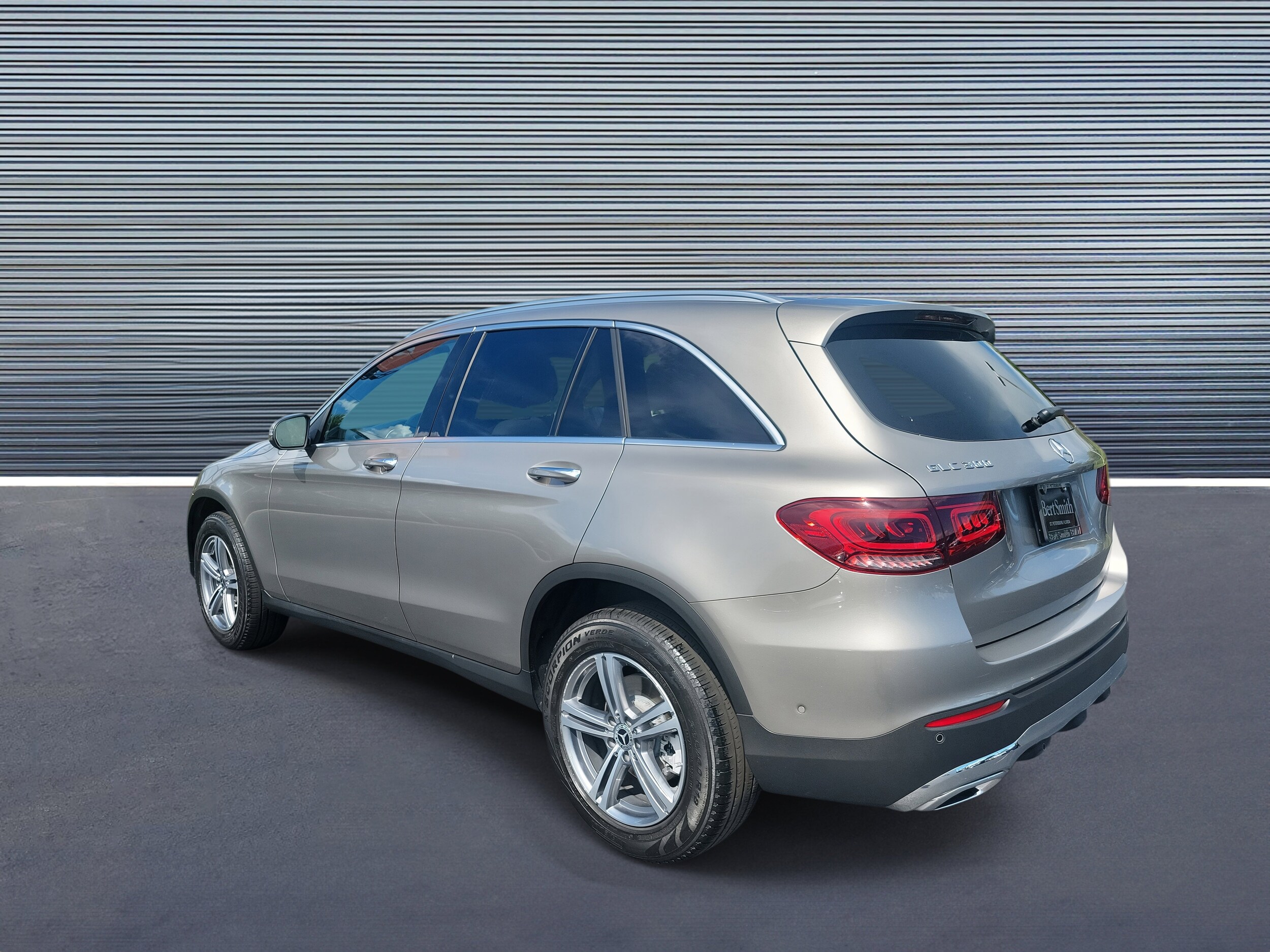 2022 Mercedes Benz GLC 300 photo 3