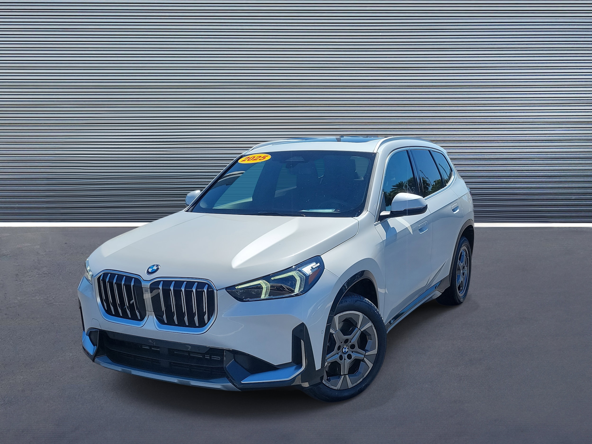 2025 BMW X1 28i's photo