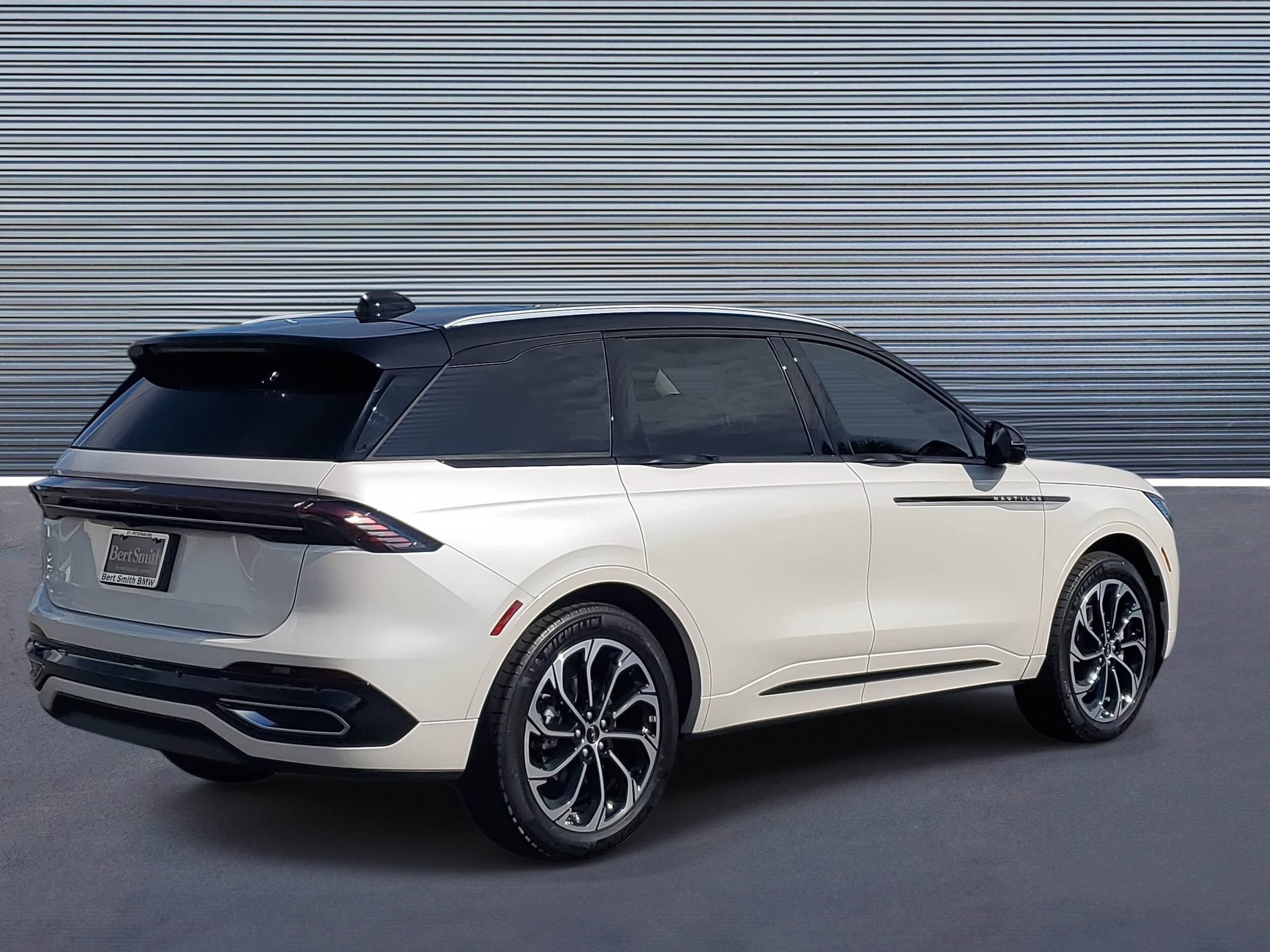 2025 Lincoln Nautilus Reserve photo 3