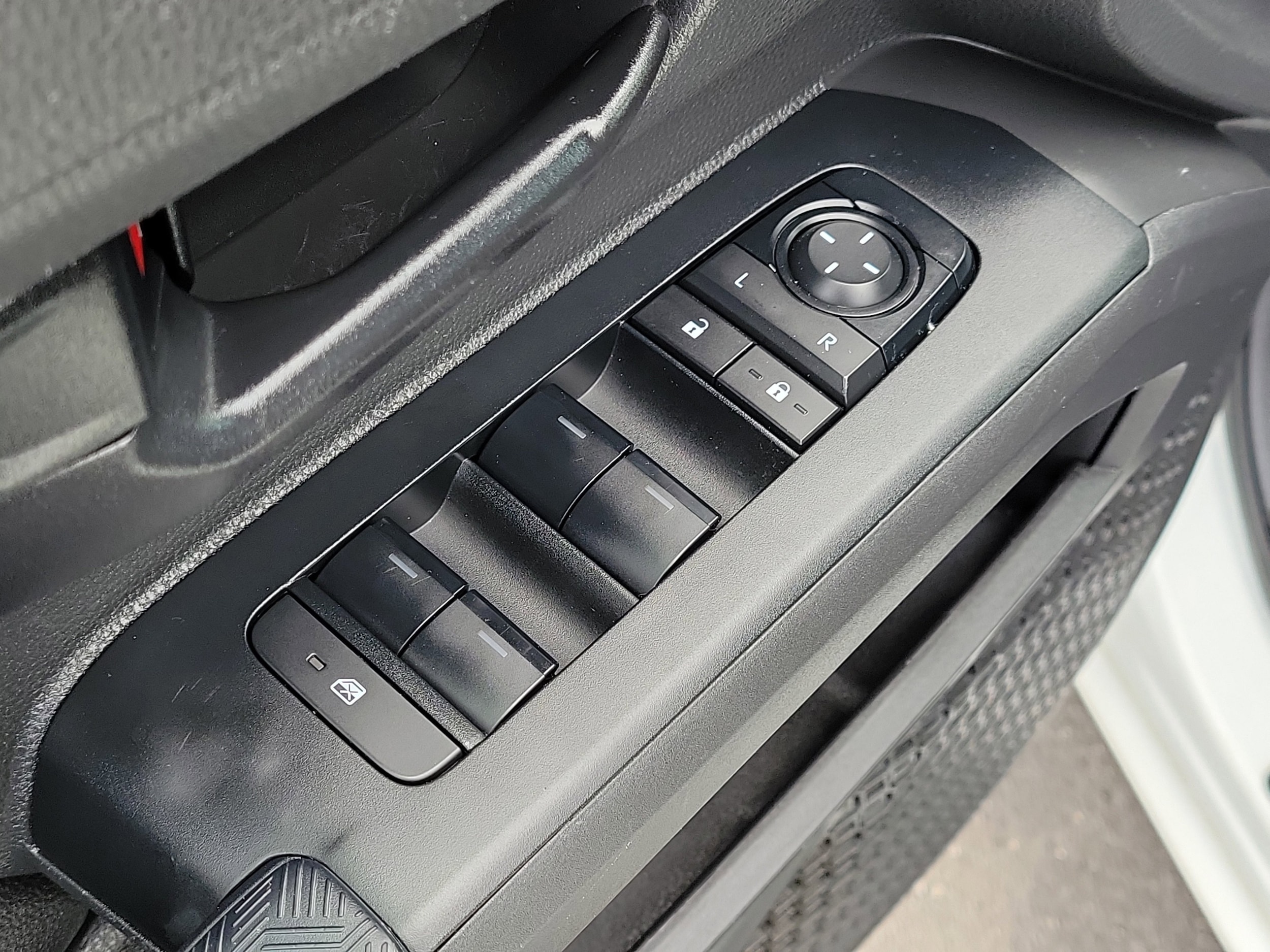 2024 Toyota Tacoma SR5 - Photo 17