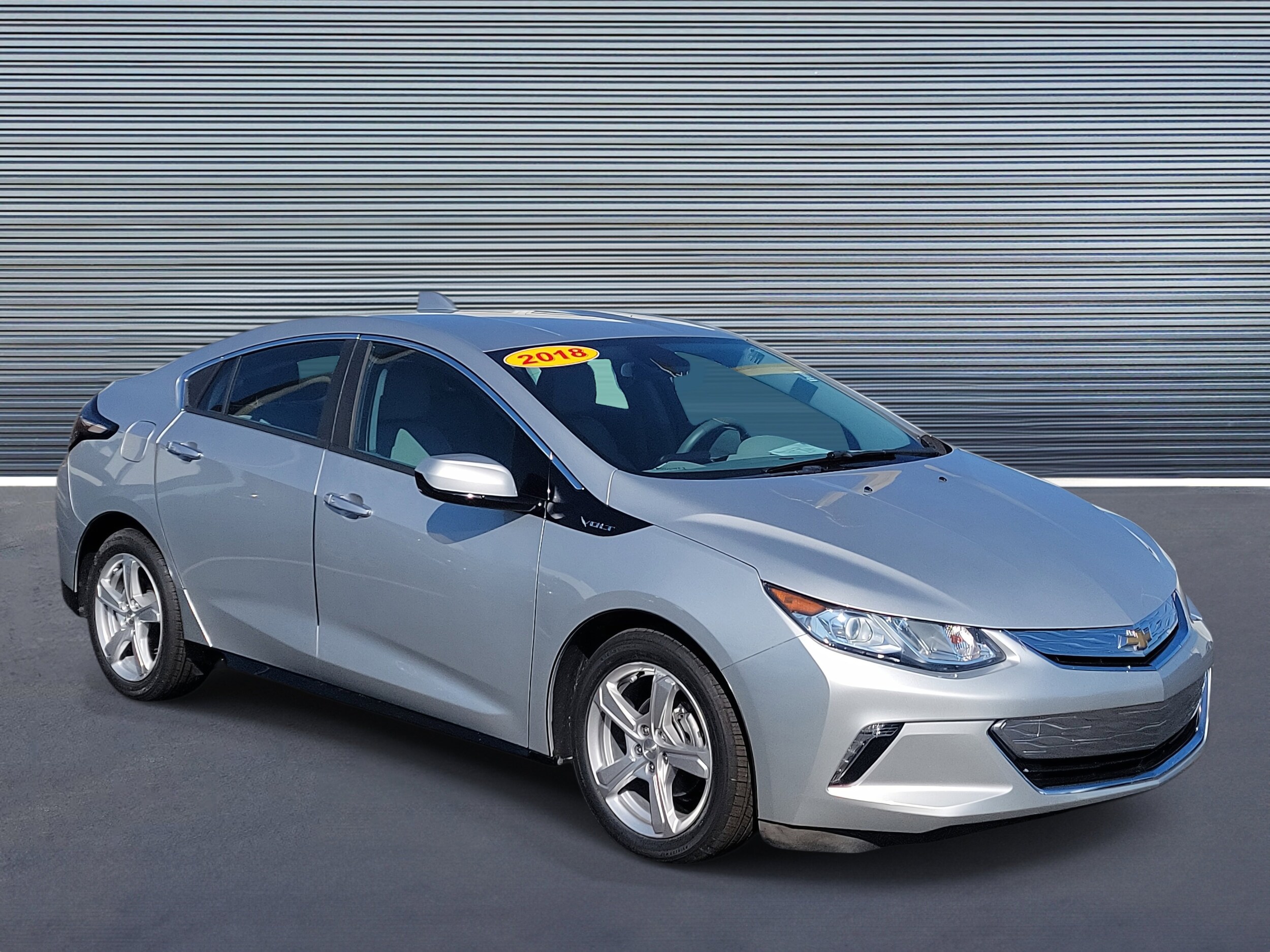 2018 Chevrolet Volt LT photo 2