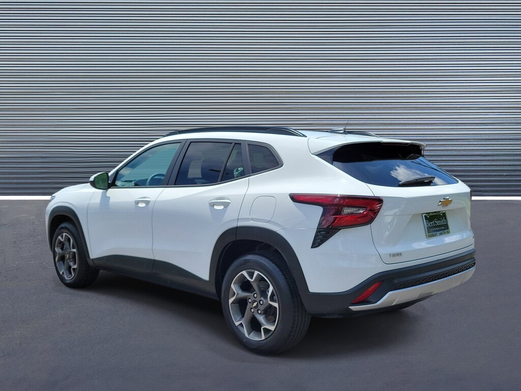 Used 2024 Chevrolet Trax LT SUV