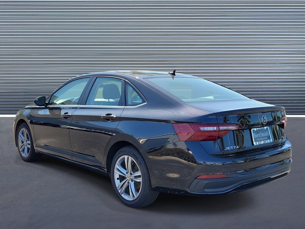 Used 2024 Volkswagen Jetta SE Sedan