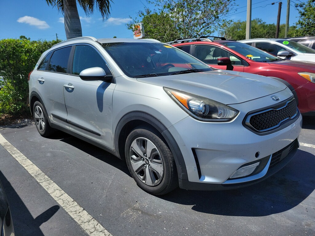 Used 2017 Kia Niro LX SUV