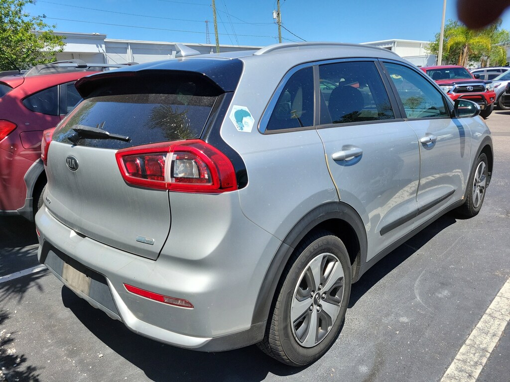 Used 2017 Kia Niro LX SUV