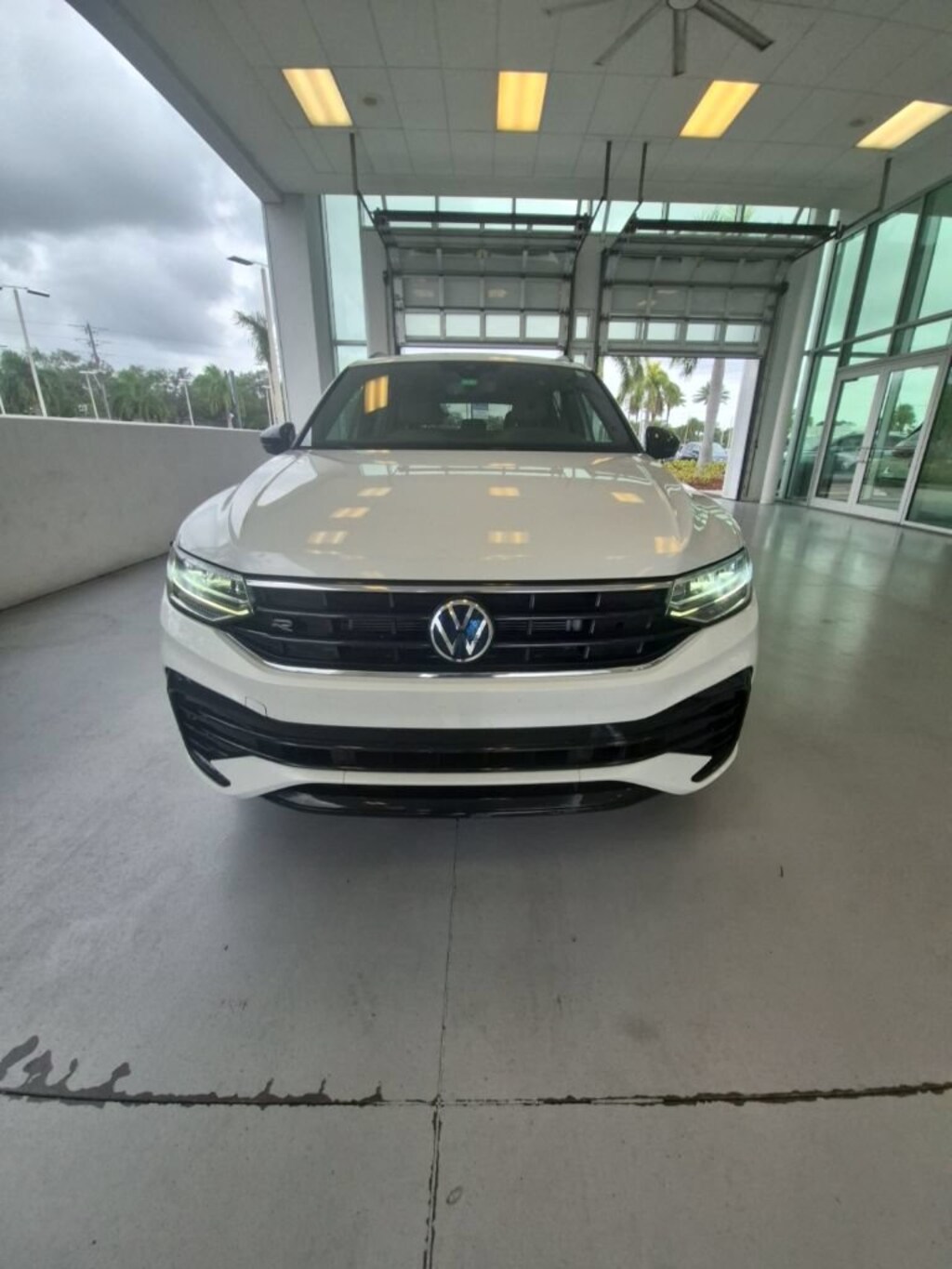 Used 2024 Volkswagen Tiguan SE R-Line Black SUV