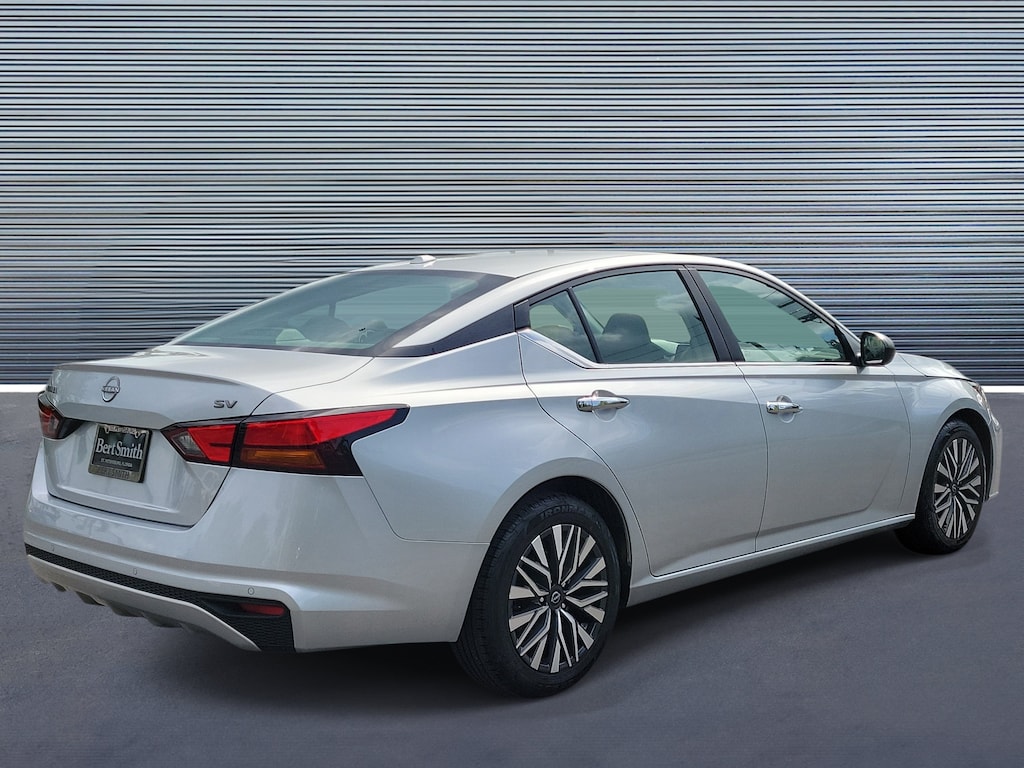 Used 2024 Nissan Altima 2.5 SV Sedan