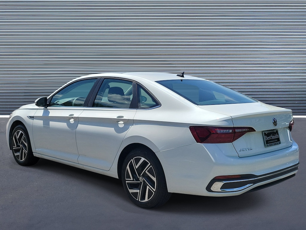Used 2023 Volkswagen Jetta SEL Sedan