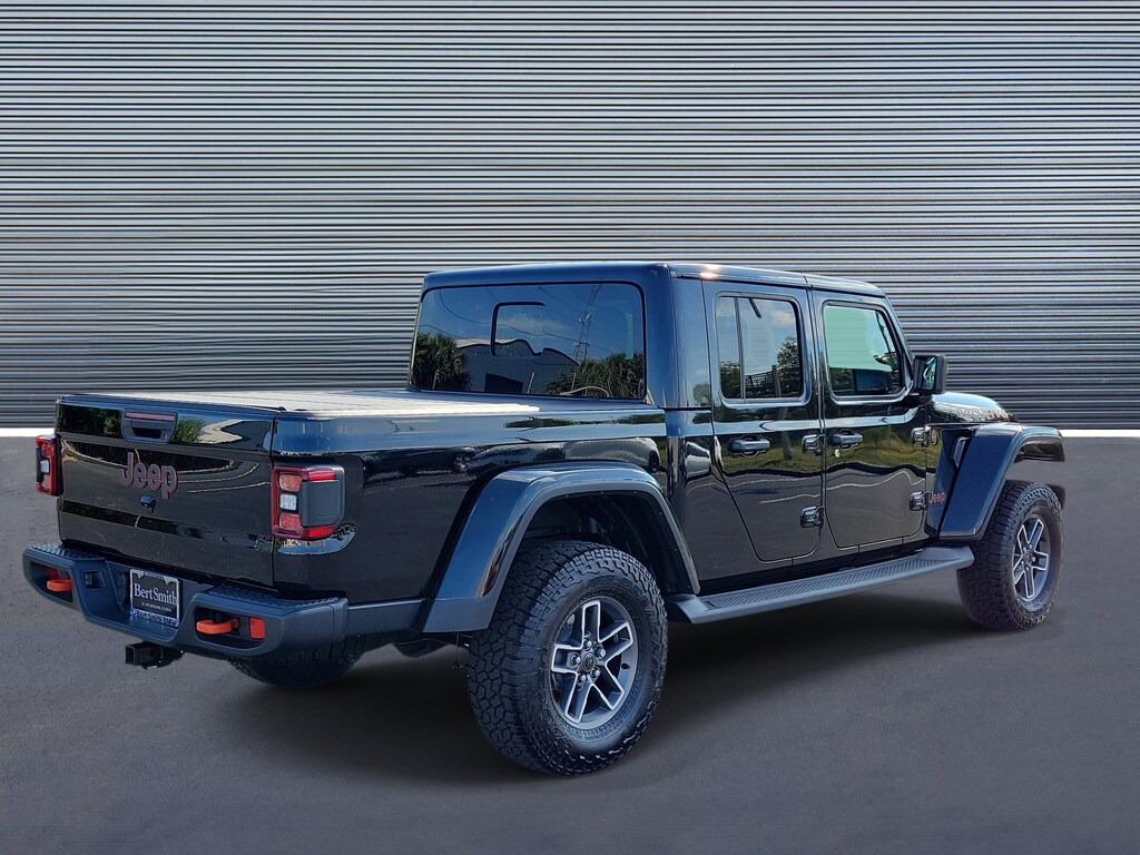 Used 2025 Jeep Gladiator Mojave Truck Crew Cab