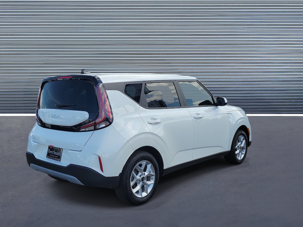 Used 2025 Kia Soul LX Hatchback