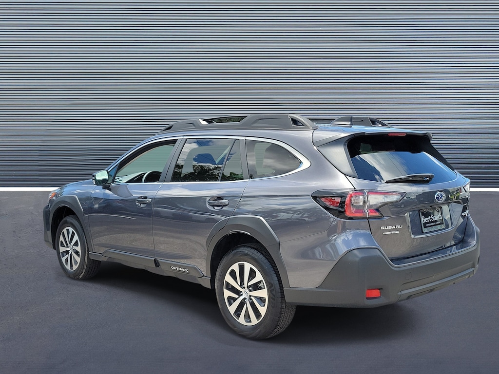 Used 2025 Subaru Outback Premium SUV