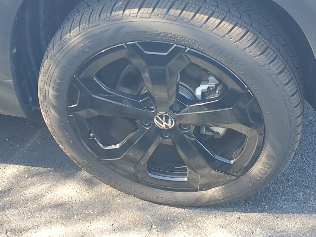 Certified 2025 Volkswagen Taos SEL SUV