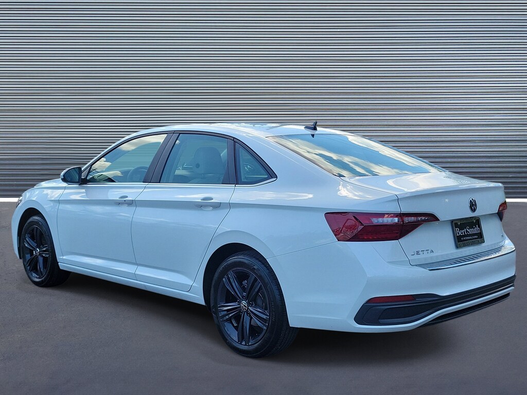 Used 2024 Volkswagen Jetta SE Sedan
