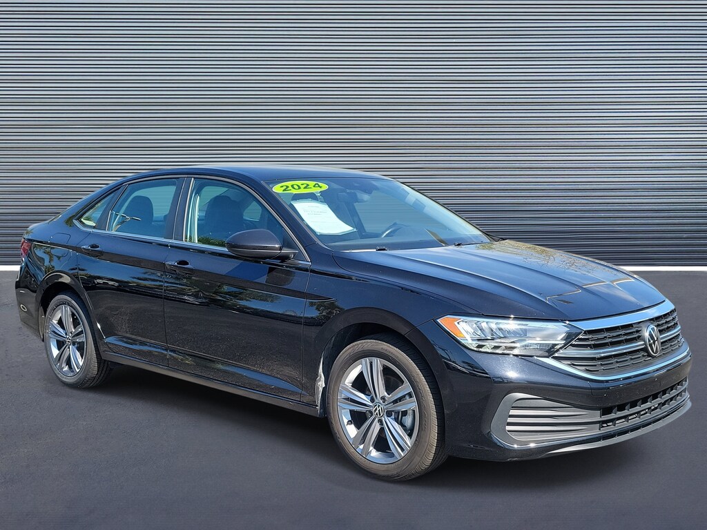 Used 2024 Volkswagen Jetta SE Sedan