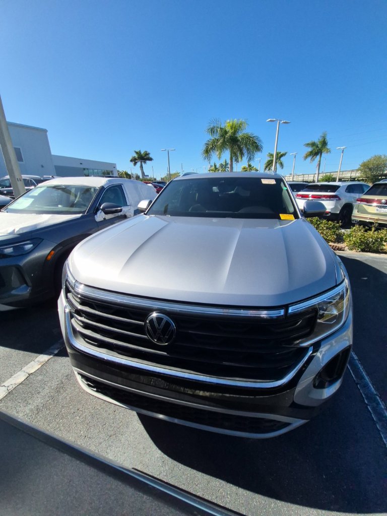 Used 2024 Volkswagen Atlas Cross Sport 2.0T SE w/Technology SUV