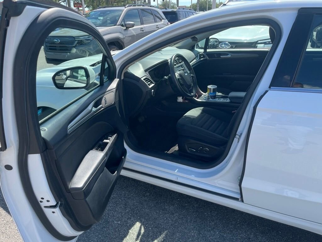 Used 2017 Ford Fusion SE Sedan