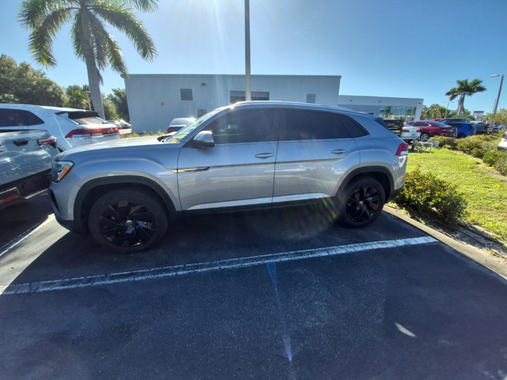 Used 2024 Volkswagen Atlas Cross Sport 2.0T SE w/Technology SUV