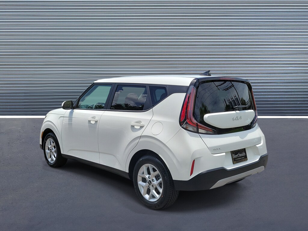 Used 2025 Kia Soul LX Hatchback