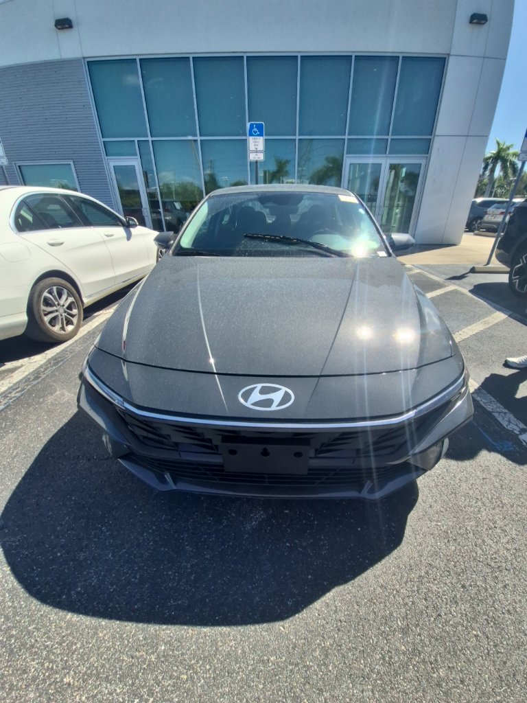  Hyundai Elantra Hybrid