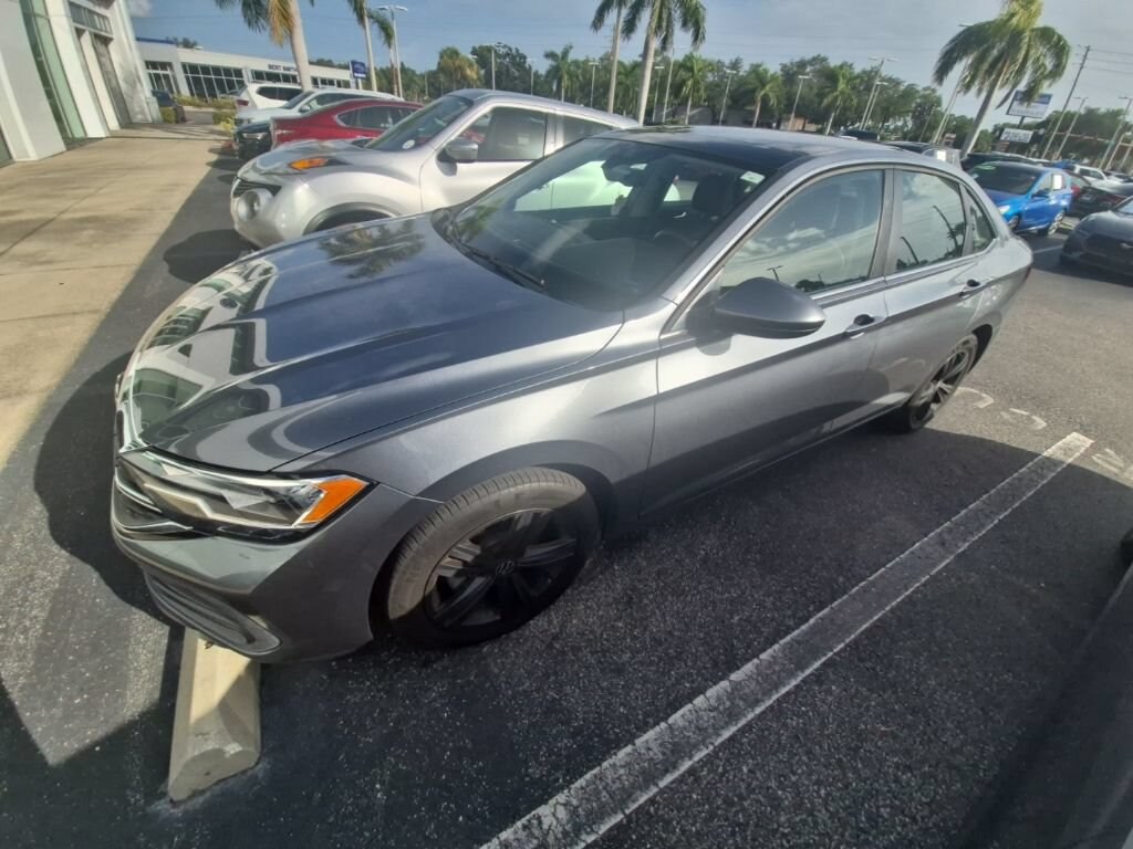 Used 2023 Volkswagen Jetta SE Sedan