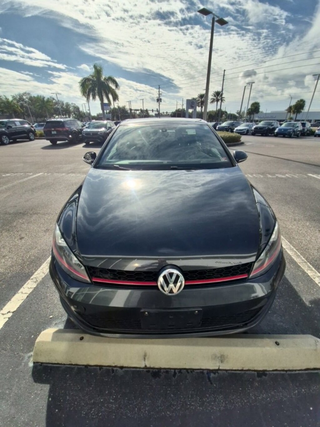 Used 2017 Volkswagen Golf GTI SE Hatchback