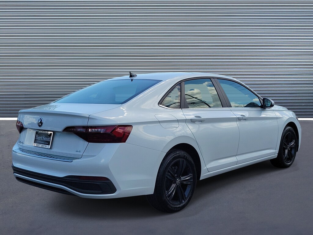 Used 2024 Volkswagen Jetta SE Sedan