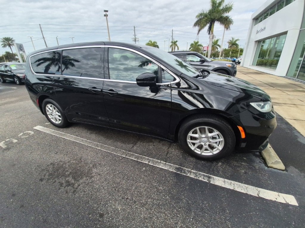 Used 2026 Chrysler Pacifica Select Van Passenger Van