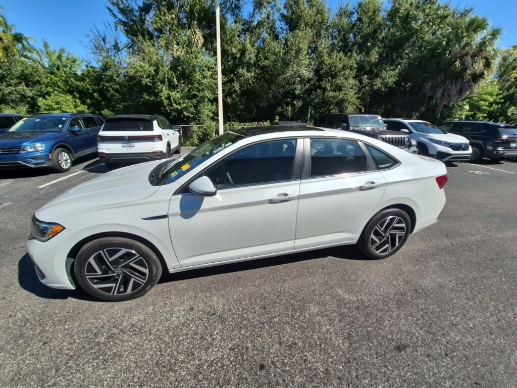 Used 2022 Volkswagen Jetta SEL Sedan