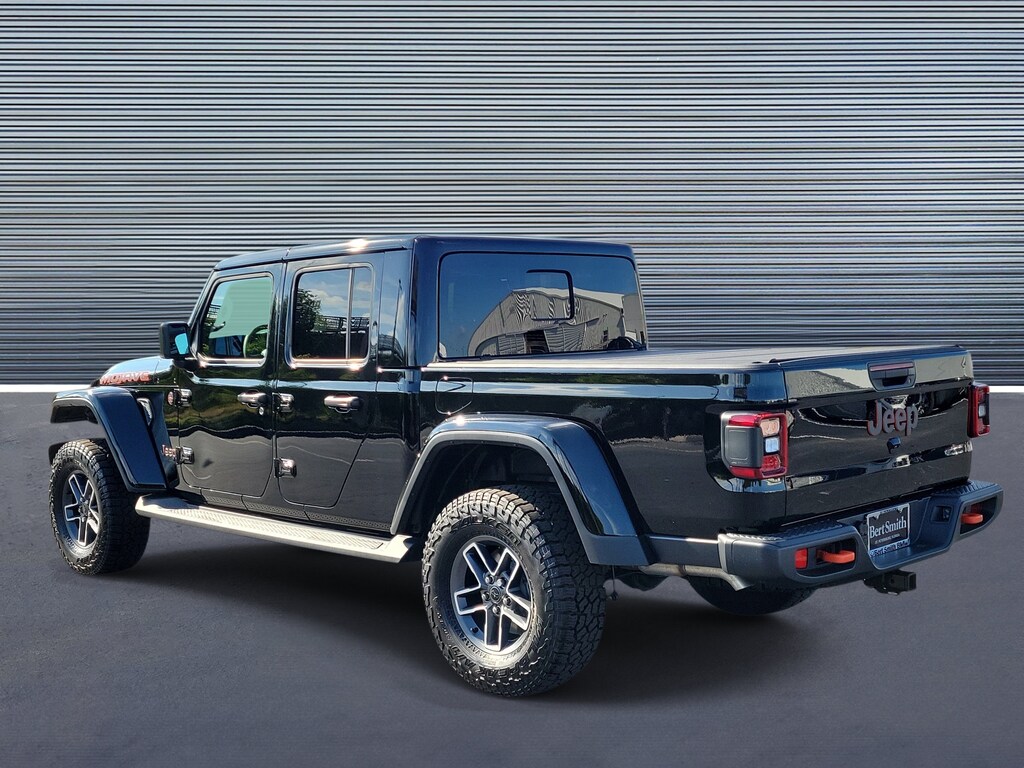 Used 2025 Jeep Gladiator Mojave Truck Crew Cab