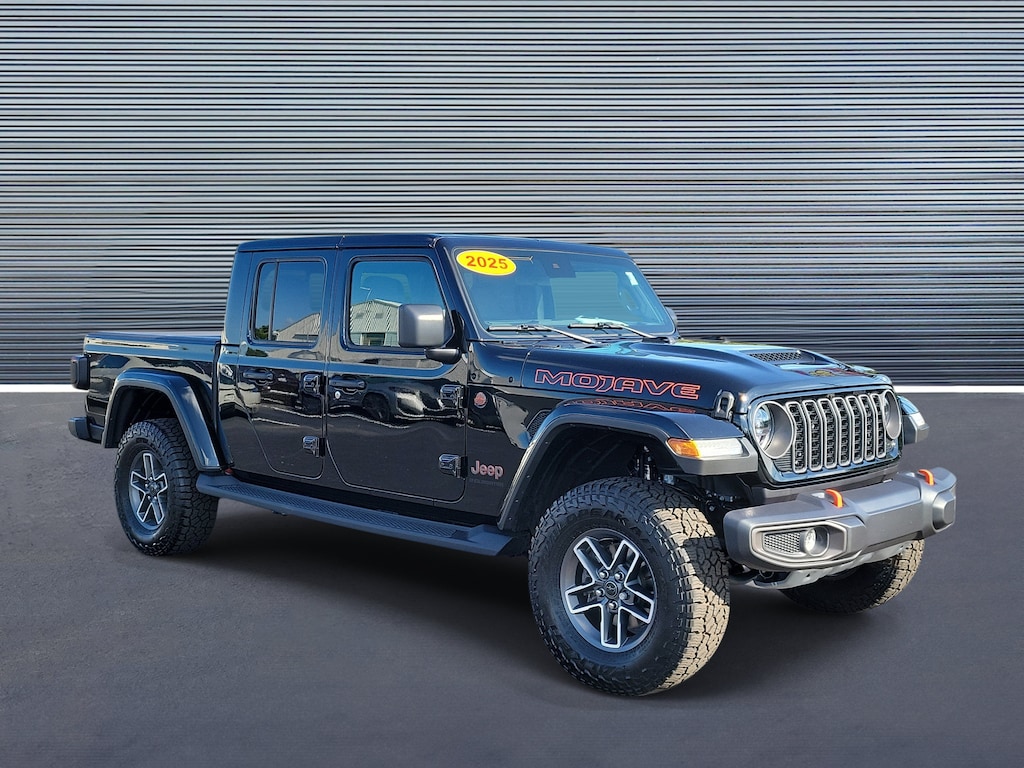 Used 2025 Jeep Gladiator Mojave Truck Crew Cab