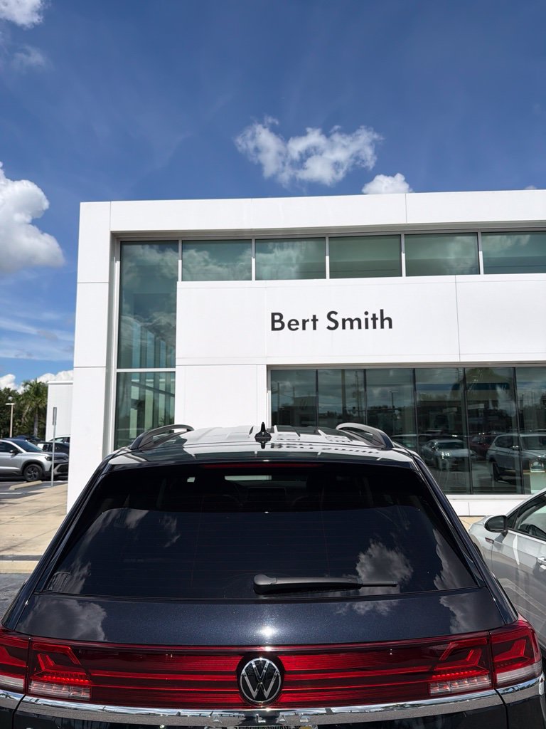 Used 2025 Volkswagen Atlas 2.0T SE SUV