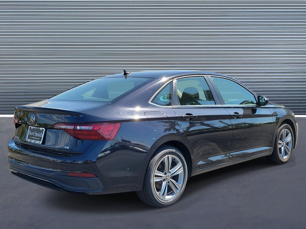 Used 2024 Volkswagen Jetta SE Sedan